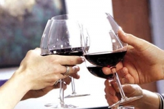 汉男子拼酒欲当＂六斤哥＂  谁知突发急性心梗